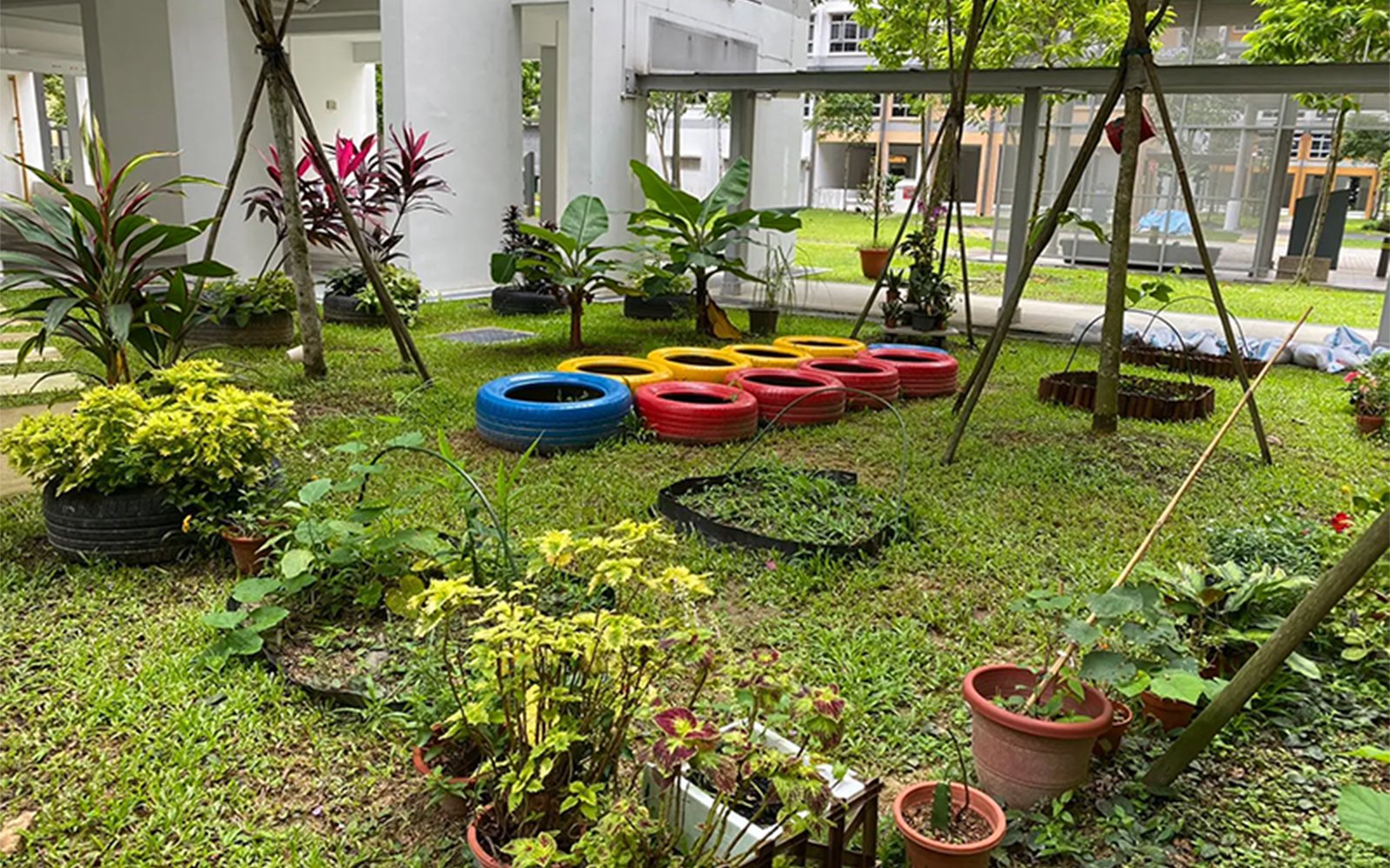 Outdoor play area promoting gross motor development